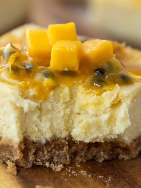 eggless baked mango cheesecake